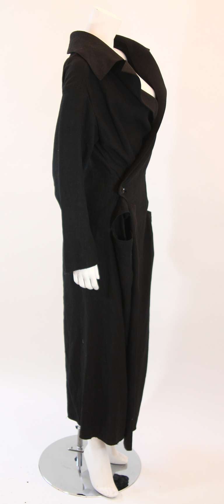 Exquisite Yohji Yamamoto Black Linen Trench Coat Size 3 In Excellent Condition In Los Angeles, CA