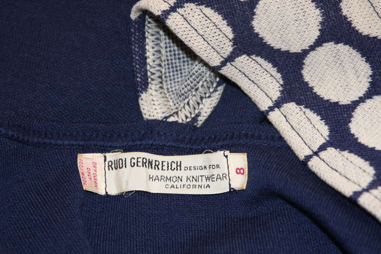 Rudi Gernreich Stretch-Strickbluse mit angehängtem Schal Größe 8 im Angebot 3