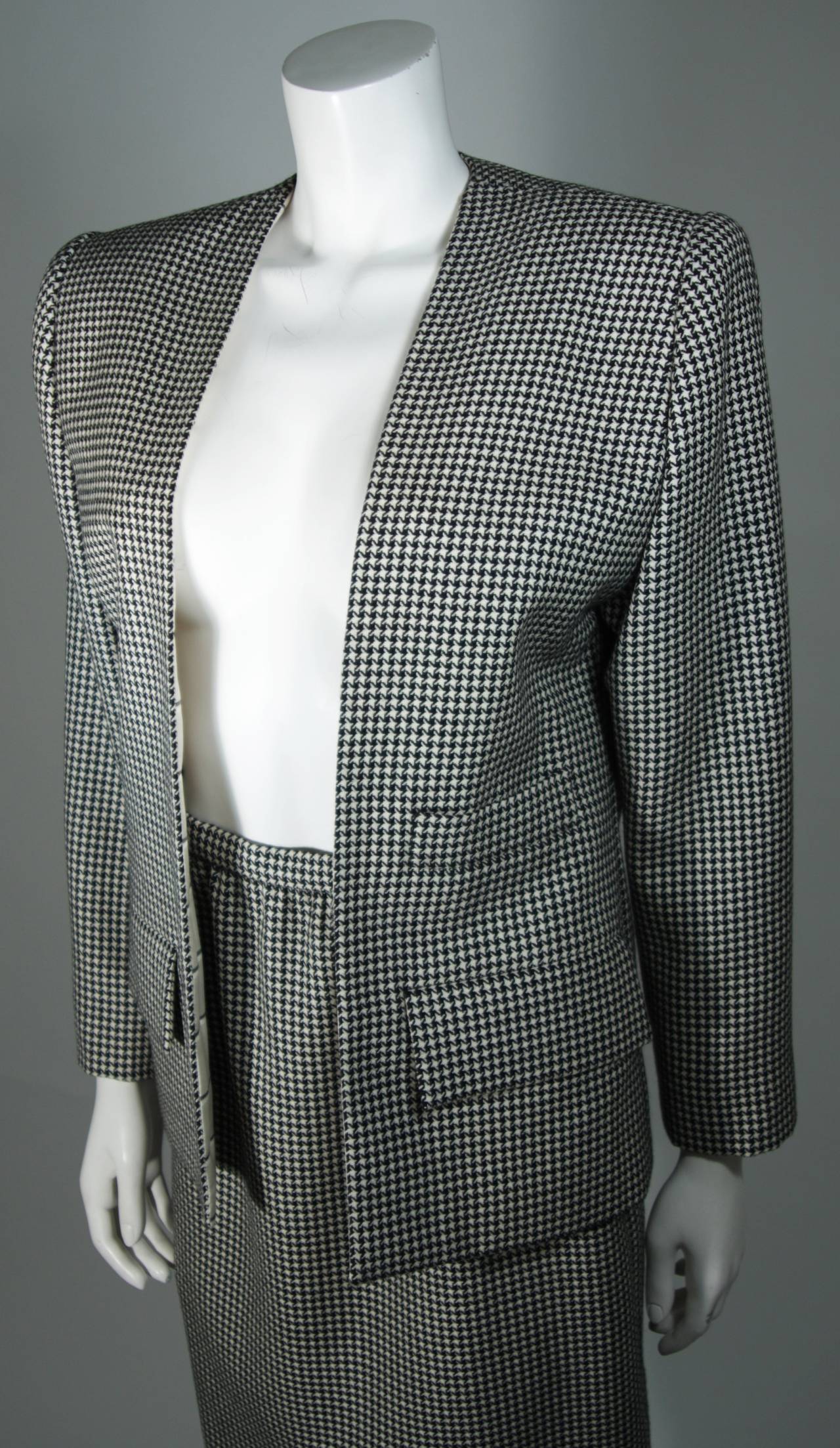 Galanos Couture Grey Houndstooth Skirt Suit Size 2 4 In Excellent Condition In Los Angeles, CA
