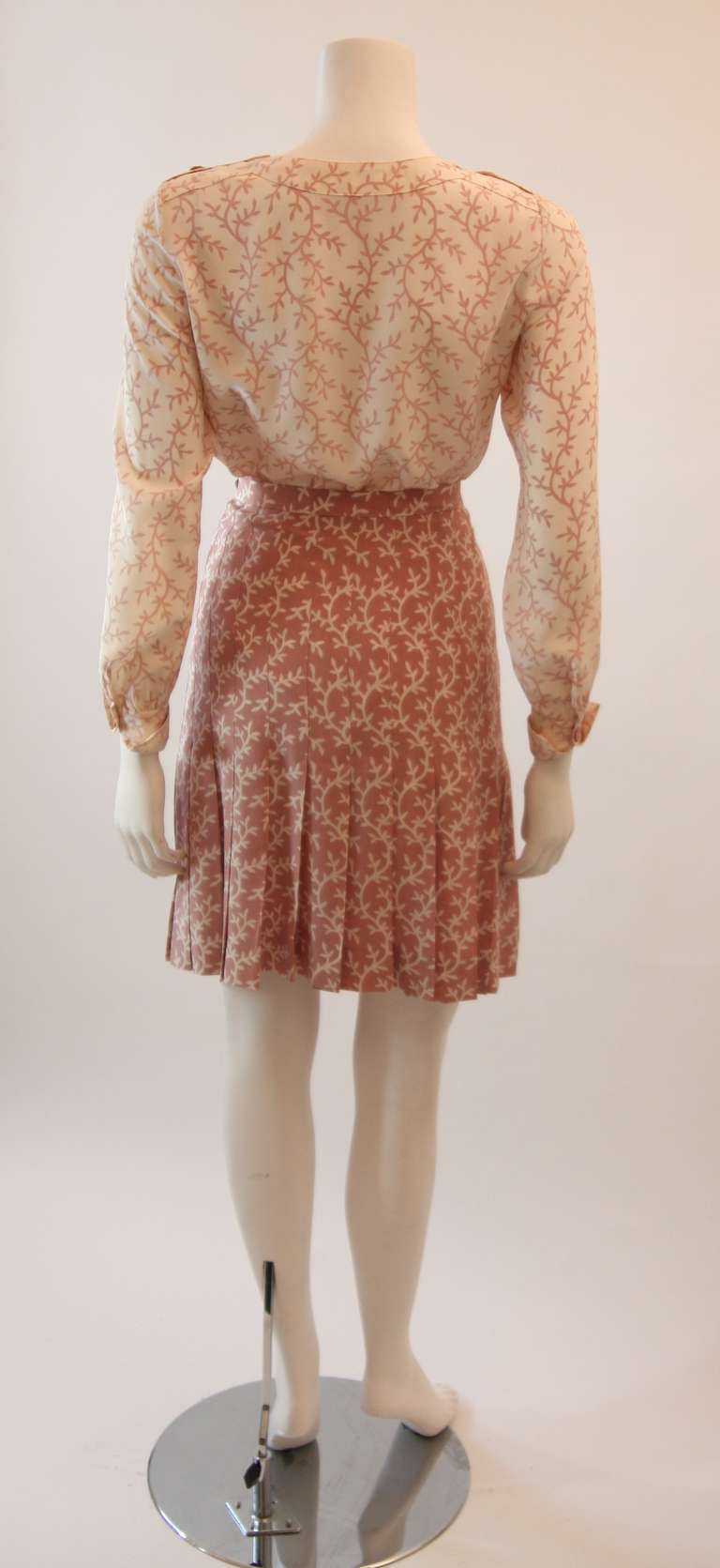 Wonderful Chanel Pink and Cream 3 Piece set Size 4 In Excellent Condition In Los Angeles, CA