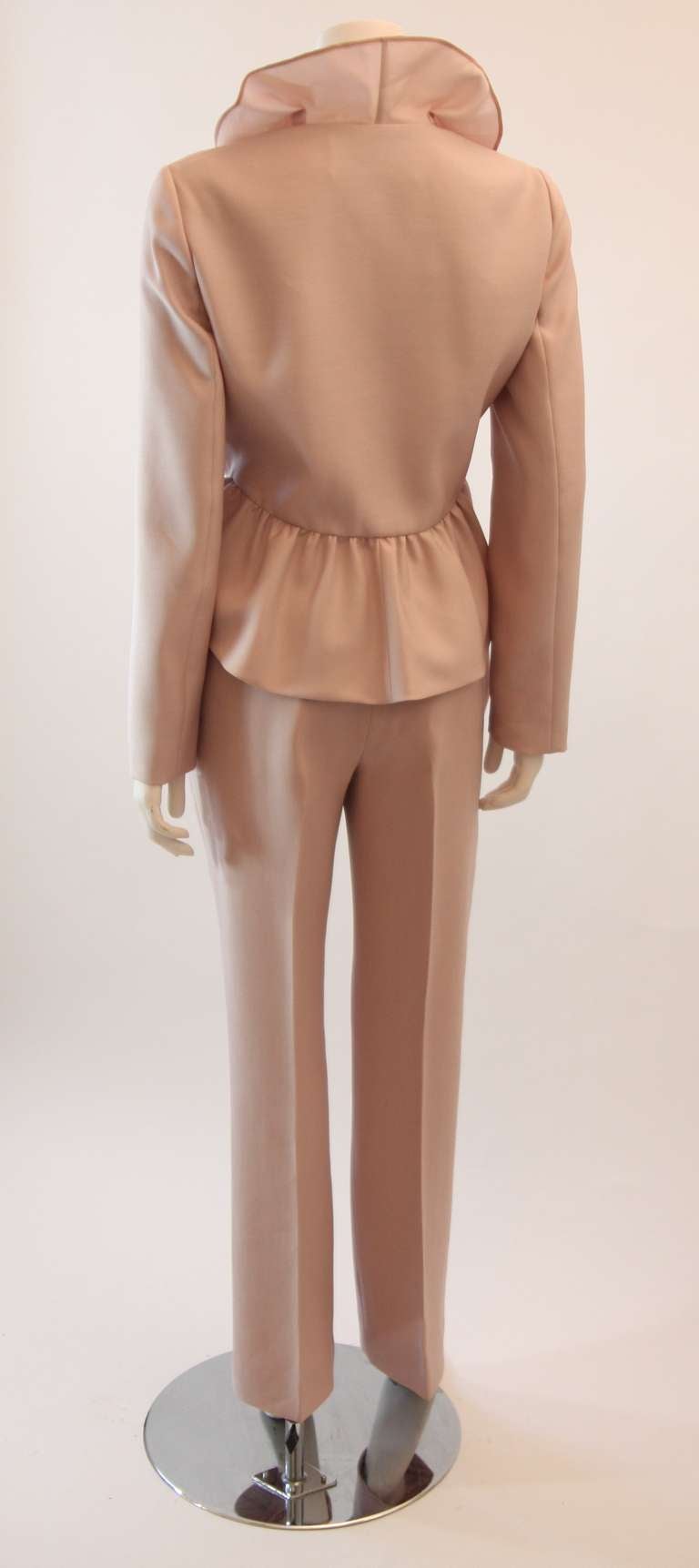 Beautiful Valentino Petal Pant Suit Size 12 In Excellent Condition In Los Angeles, CA