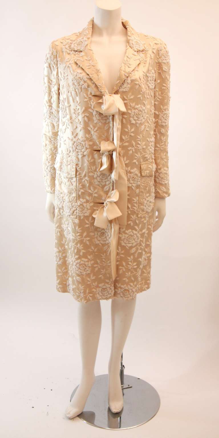 This is a dazzling hand beaded vintage ivory coat. It features silk ribbon closures and two front pockets. This coat is exquisite. 

Length: 40