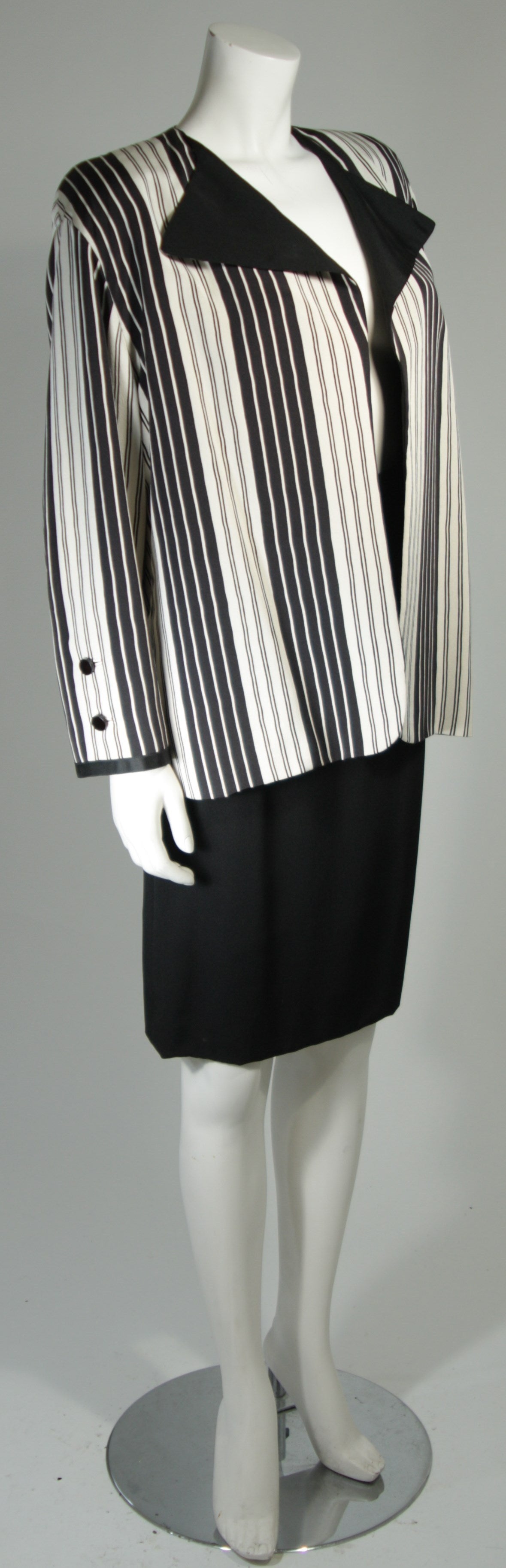 Galanos Couture Black and Off White Skirt Suit Size 2 4 In Excellent Condition In Los Angeles, CA