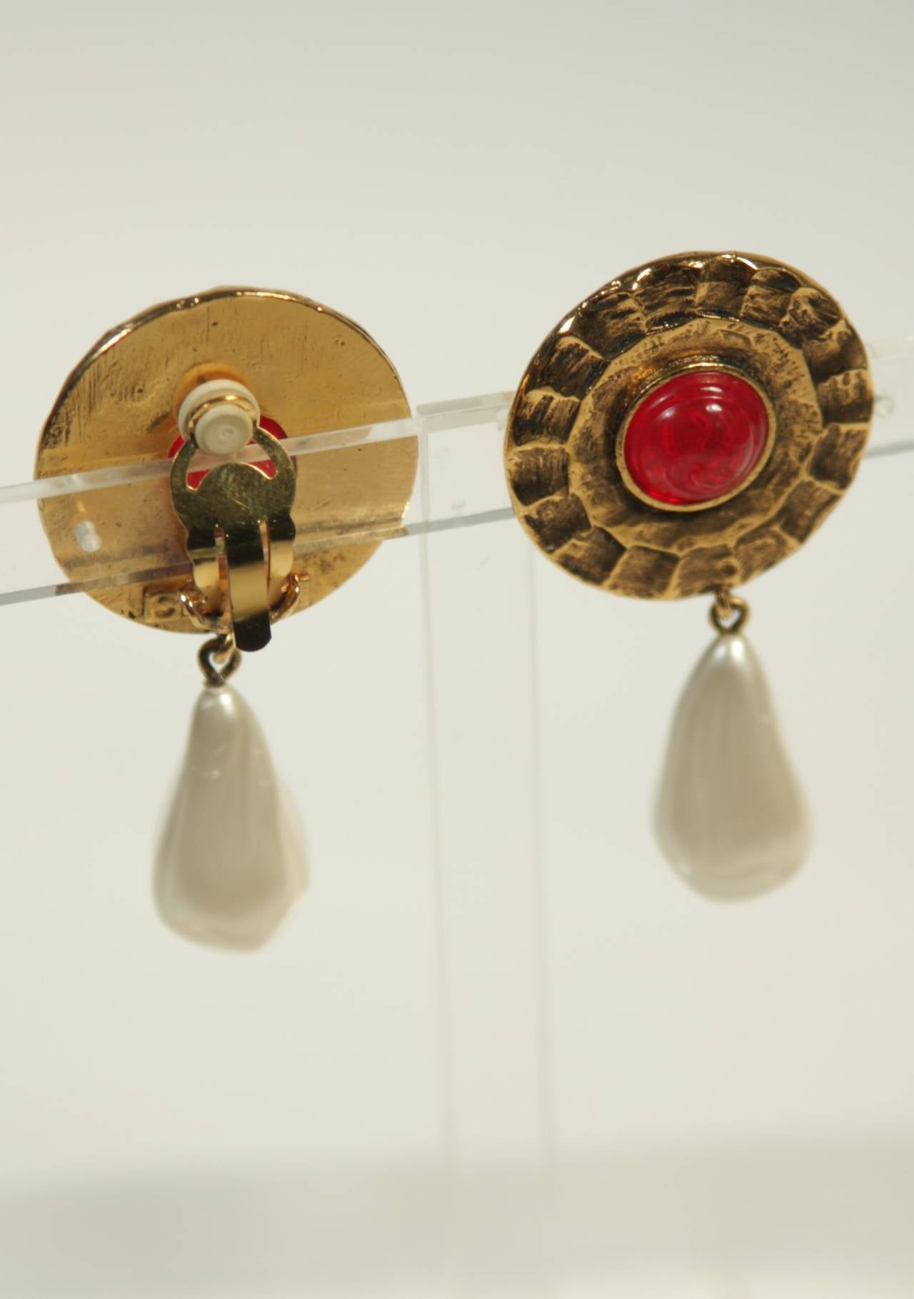 Chanel Red Gripoix Center Circular Gold Tone Clip-on Earrings with Pearl Drop In Excellent Condition In Los Angeles, CA