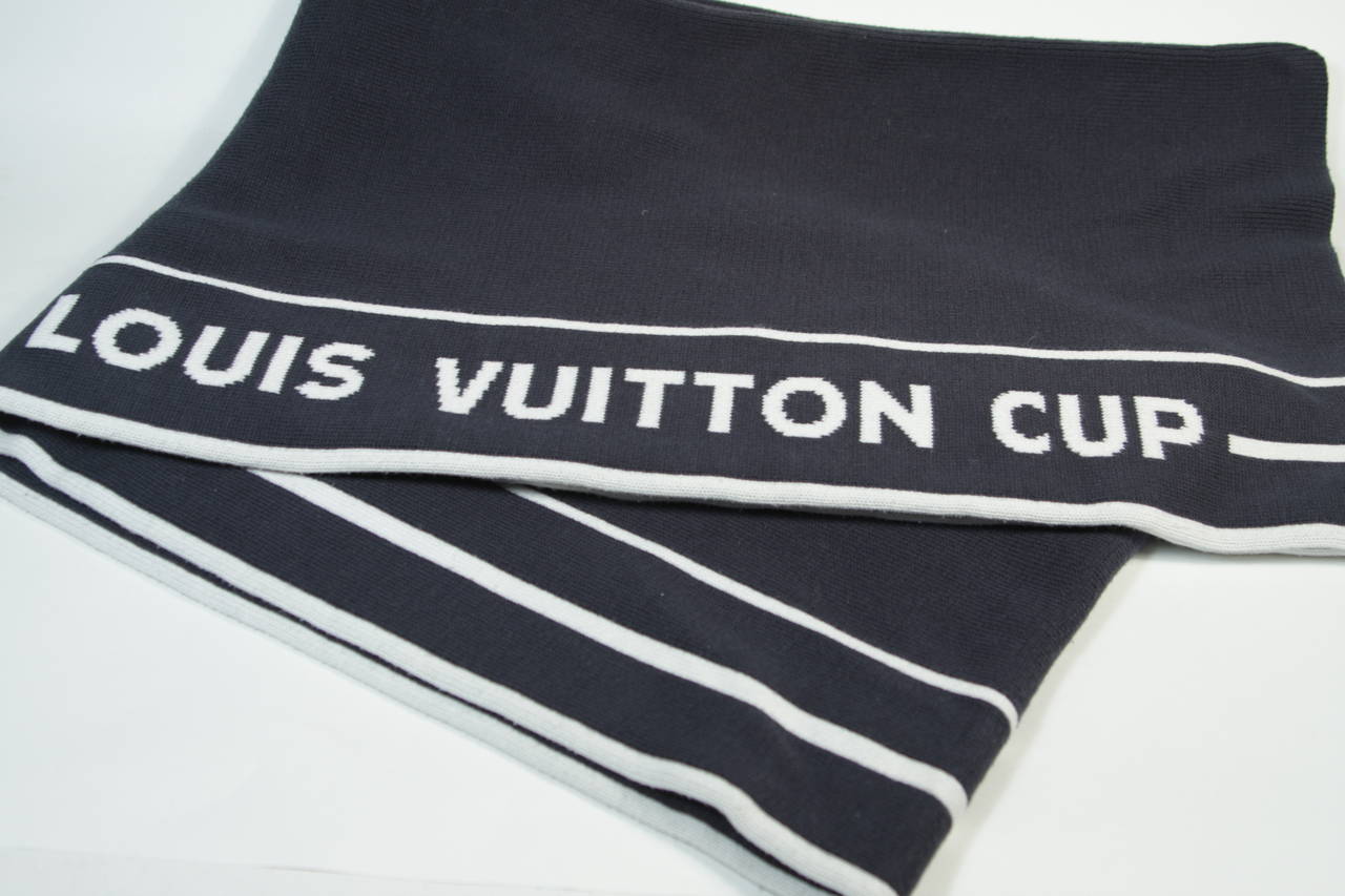 Louis Vuitton Cup Navy Cashmere Blend Scarf In Excellent Condition For Sale In Los Angeles, CA