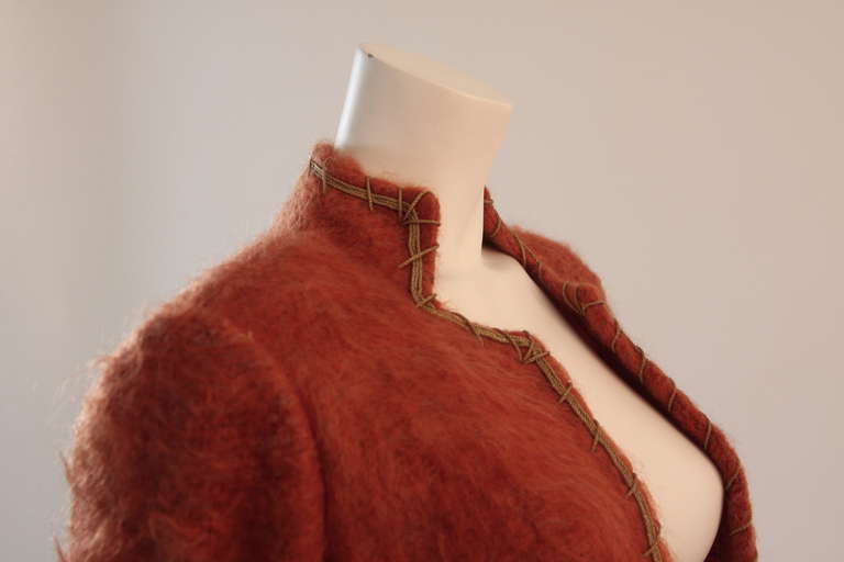 Chaqueta Mary McFadden de mohair con detalles dorados Talla 6 en venta 2