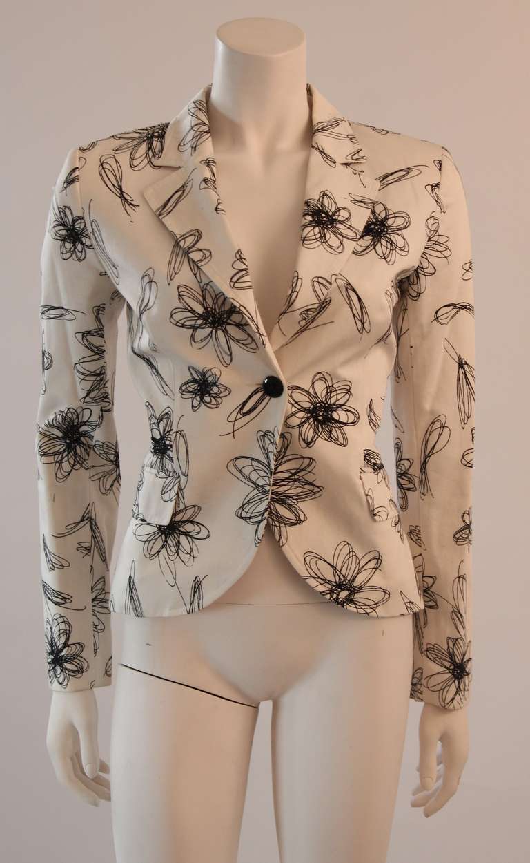 This is a fantastic Moschino Jeans blazer. White heavy yet silky cotton blended twill with a black abstract floral pattern and wonderful single button closure.
Fabric and size tag were removed so please read the measurements provided