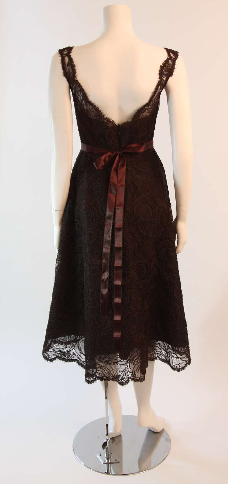 Monique Lhuillier - Robe de cocktail en dentelle marron, taille 8 en vente 3