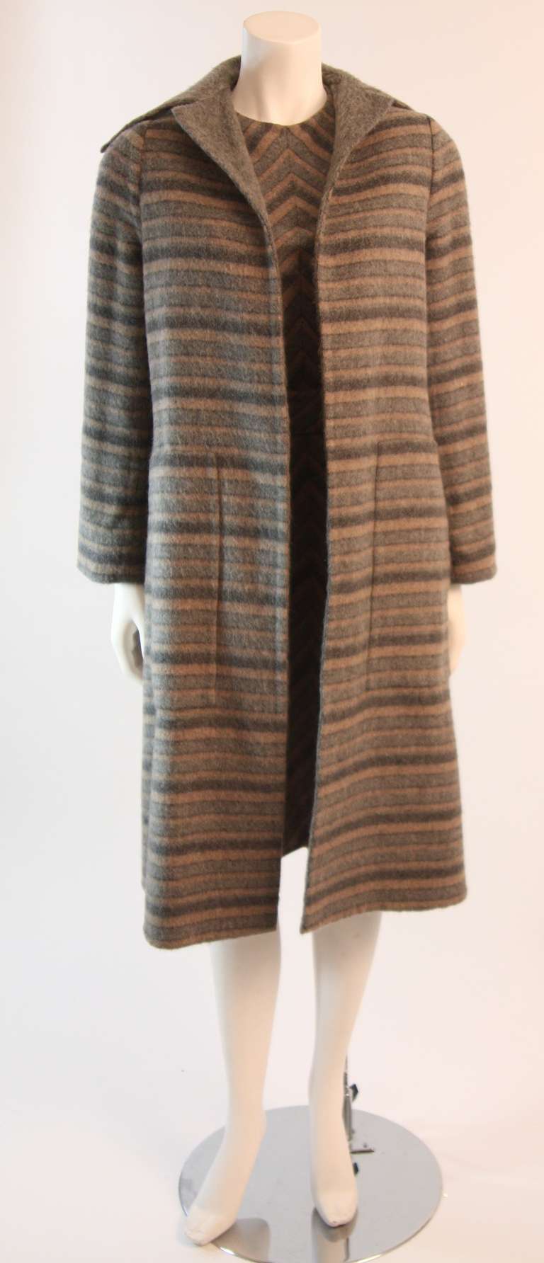 Pauline Trigere Wonderful 3 Piece Reversible Coat with Dress Set  Size Small In Excellent Condition For Sale In Los Angeles, CA