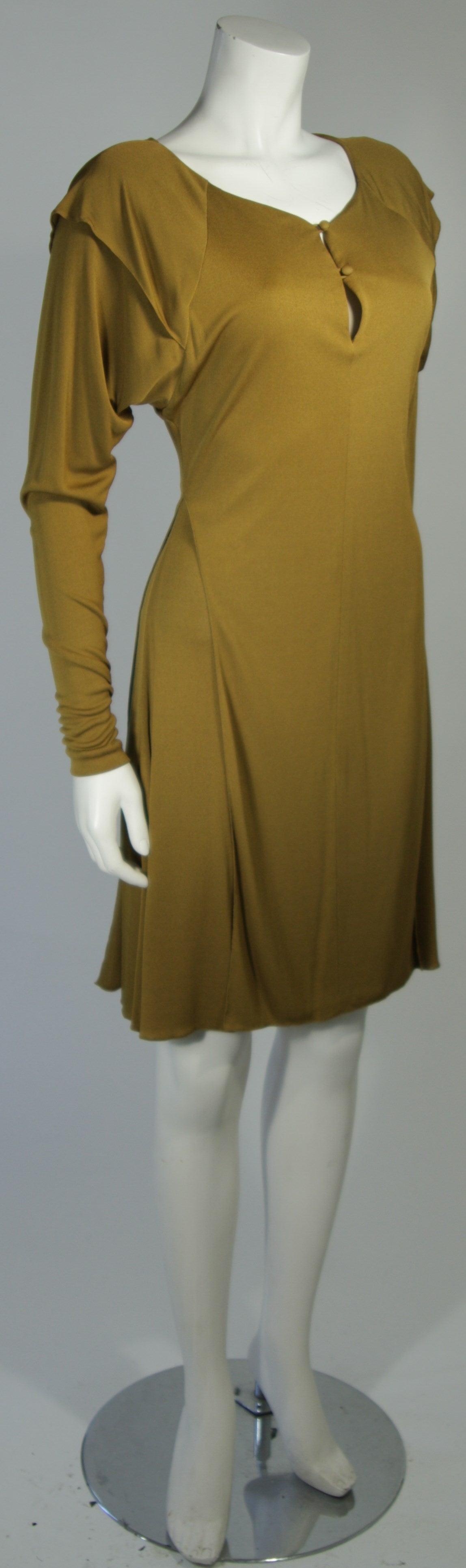 Vestido de punto de manga larga verde curry Holly Harp Talla Petite en Excelente estado para la venta en Los Angeles, CA