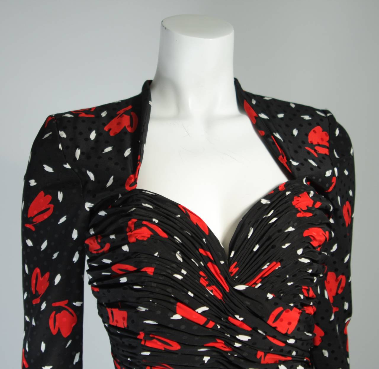 Vintage Black and White Polka Dot Dress with Abstract Rose Size Small In Excellent Condition In Los Angeles, CA