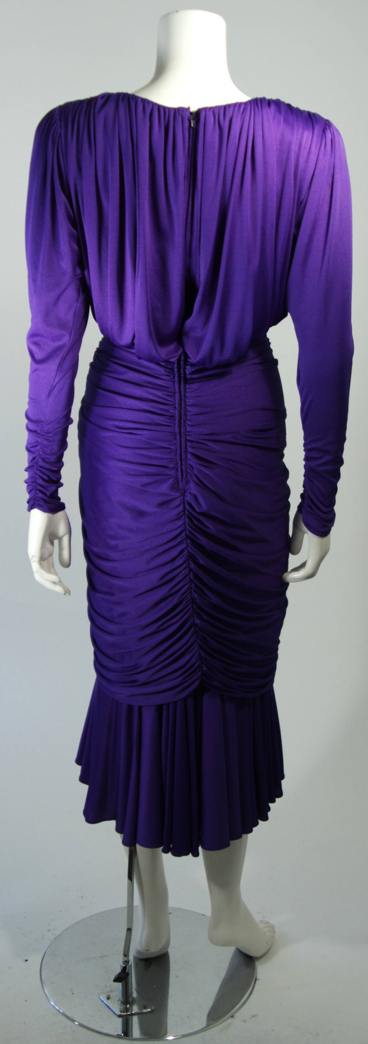 Robe de cocktail à manches longues froncées en jersey violet, taille 2/4 en vente 4