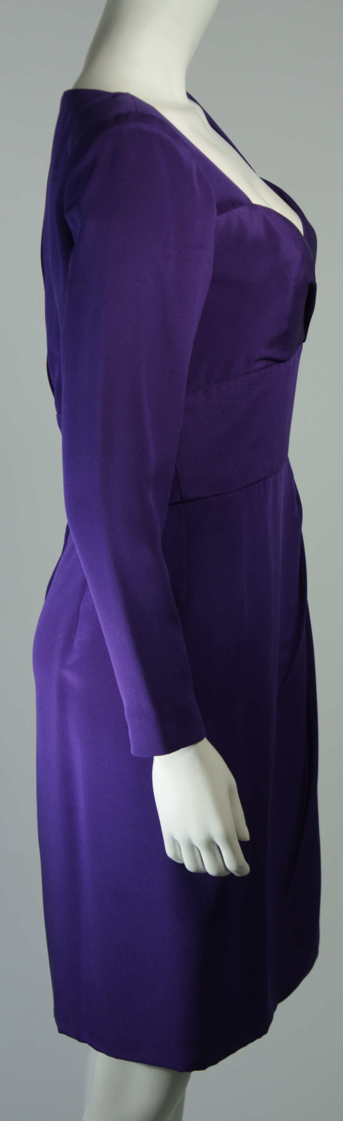 Travilla Purple Silk Long Sleeve Cocktail Dress with Draping Size 8 For Sale 3