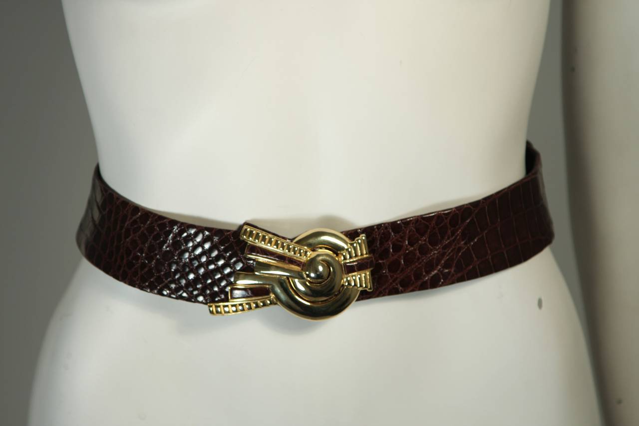 Judith Leiber Brown Alligator Belt with Gold Buckle In Excellent Condition In Los Angeles, CA