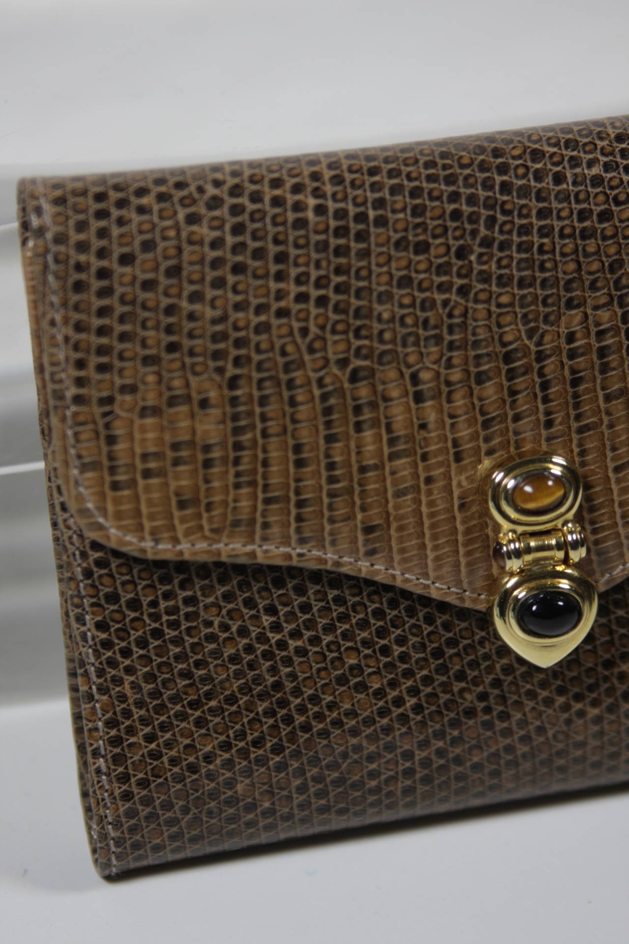 Judith Leiber Brown Lizard Skin Wallet with Gold Clasp In Excellent Condition In Los Angeles, CA