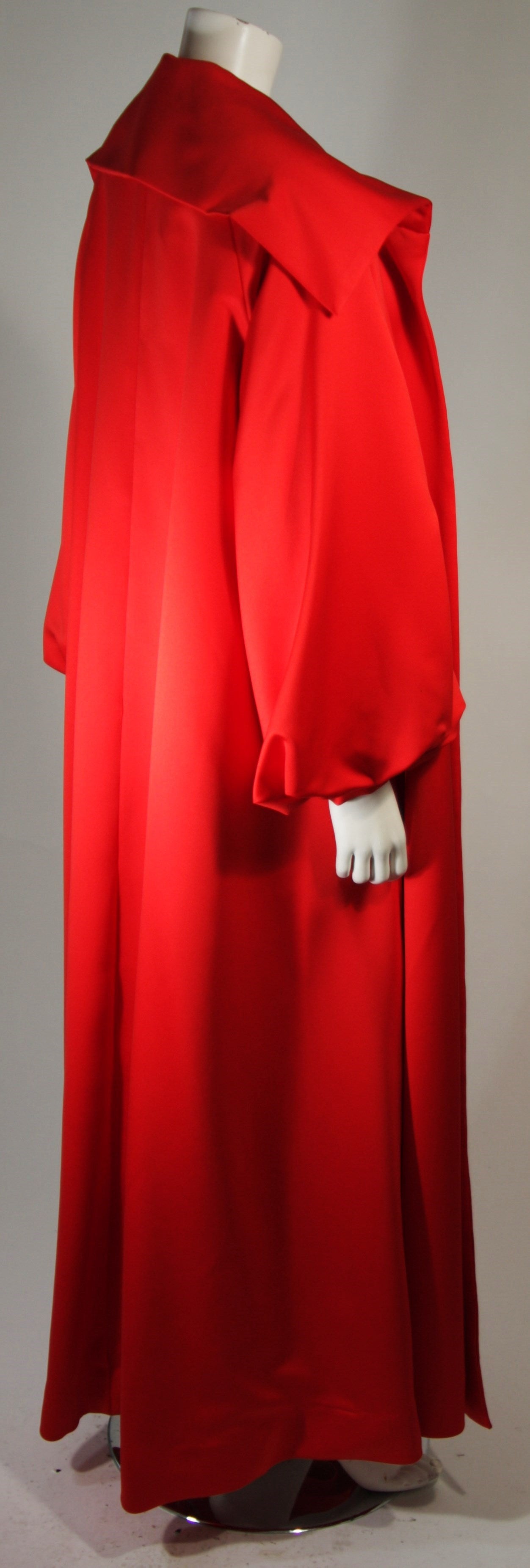 Victor Costa Striking Red Opera Coat Size Small In Excellent Condition In Los Angeles, CA