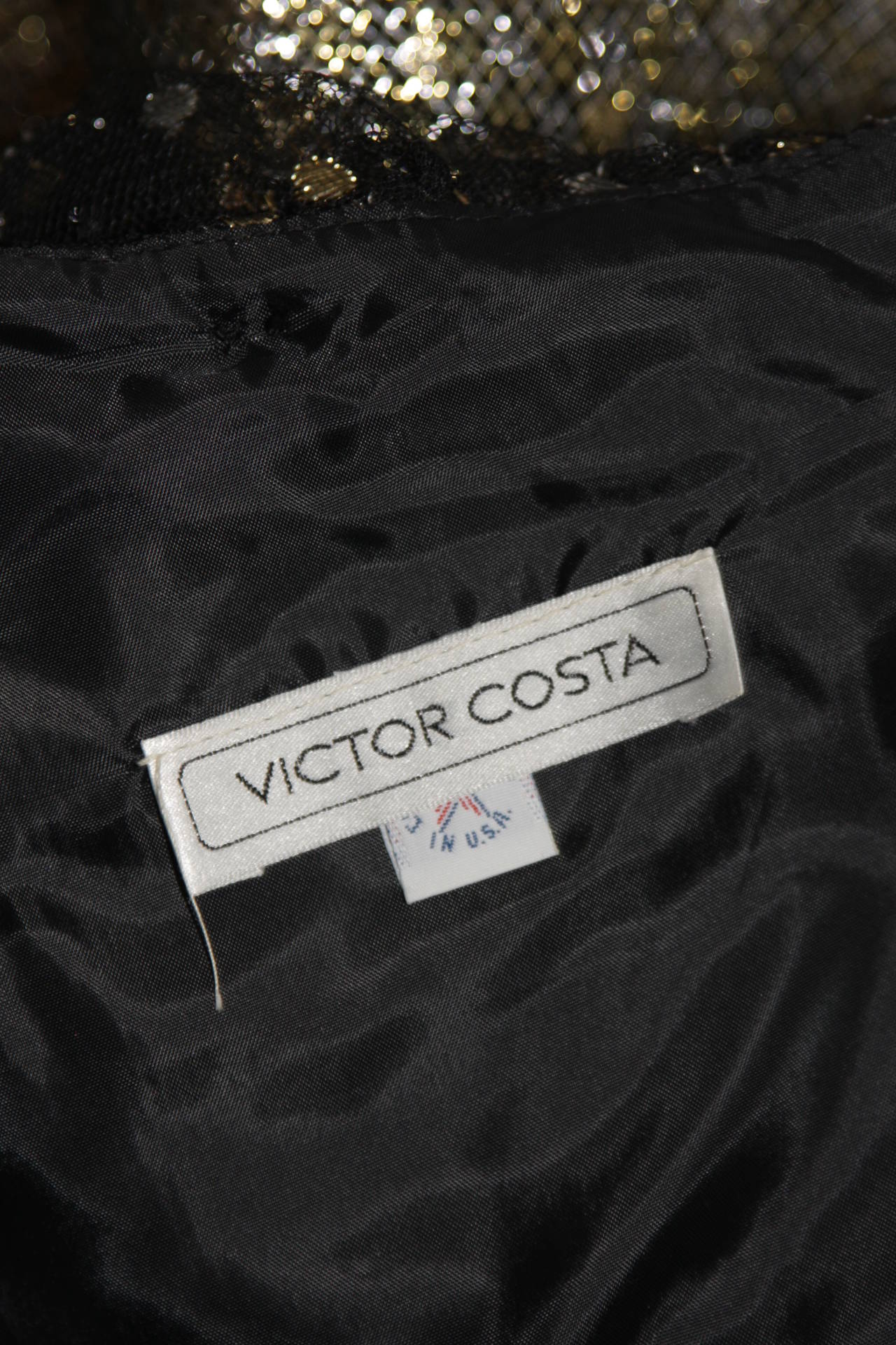 Victor Costa - Robe de cocktail noire à volants avec pois argentés et or - Taille 2 en vente 5