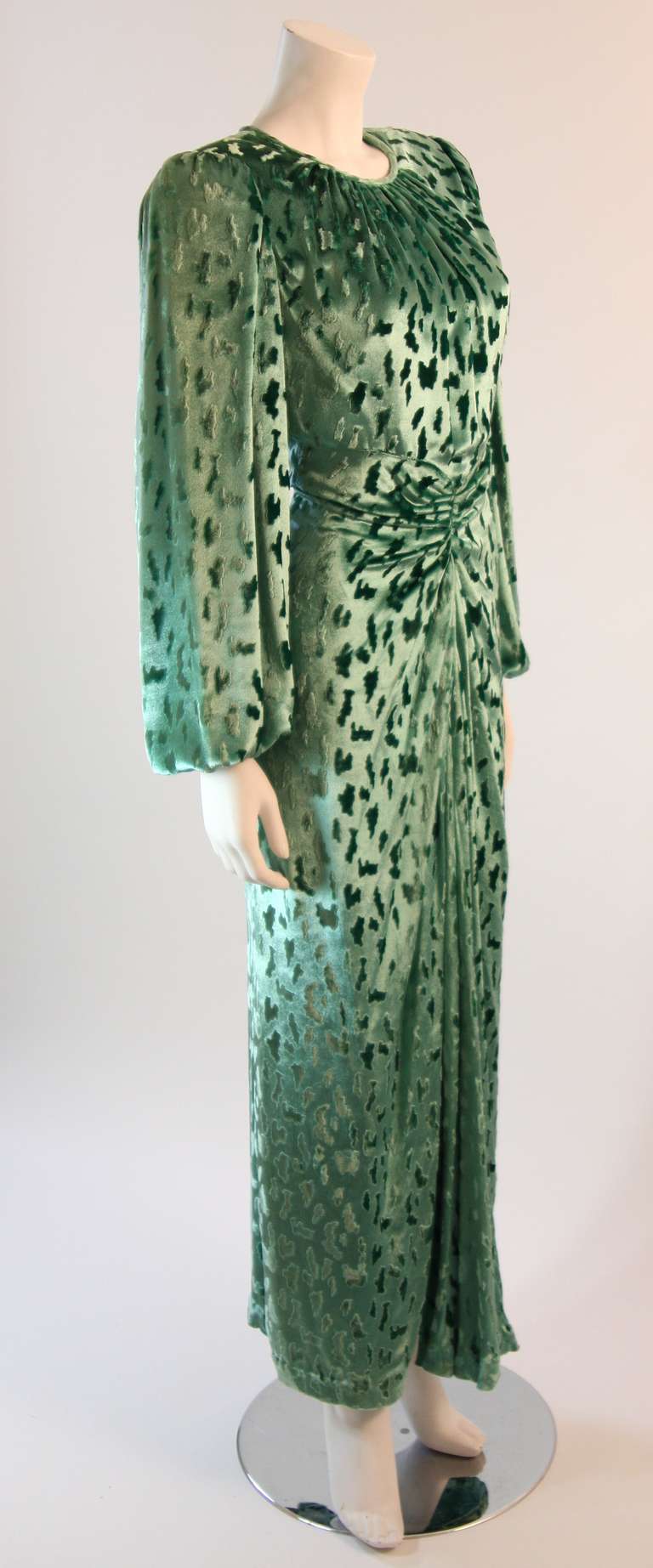 Oscar De La Renta Mint Velvet Gown In Excellent Condition In Los Angeles, CA