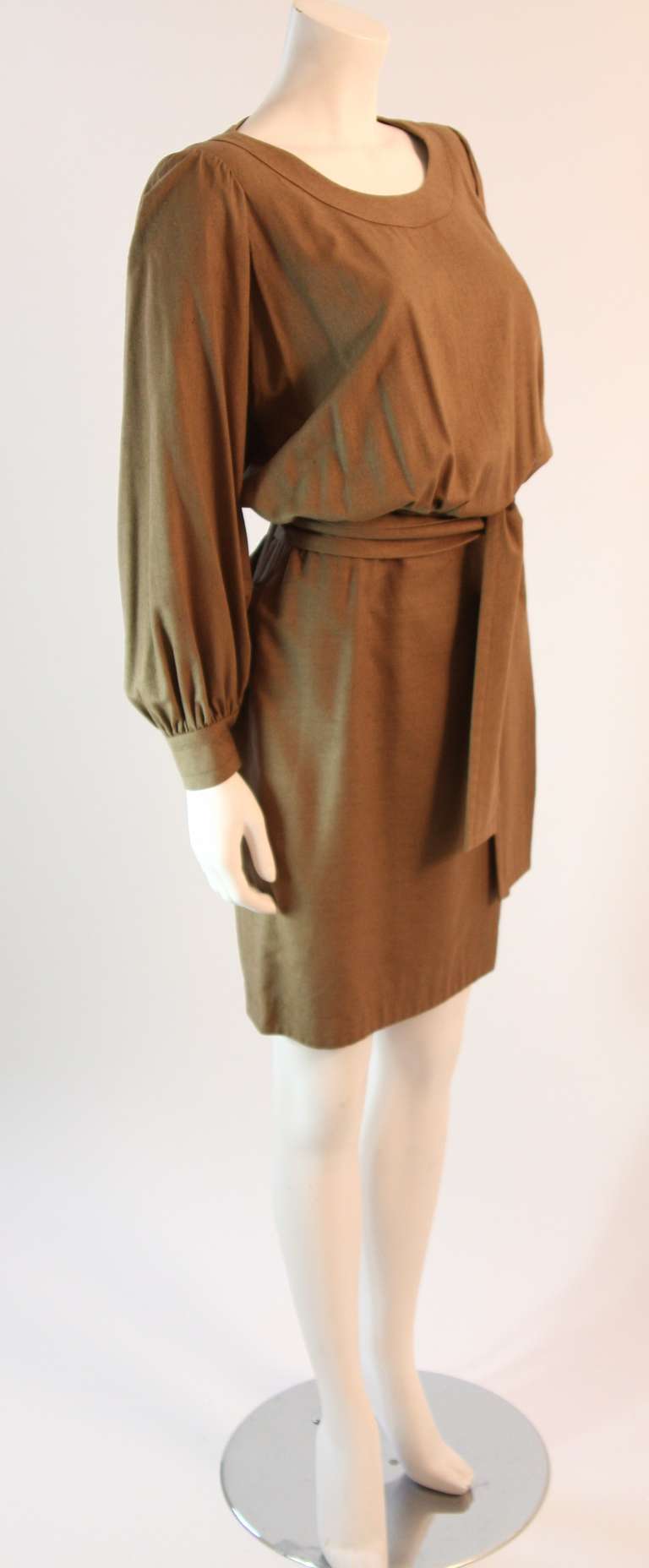 Chic Yves Saint Laurent Silk Camel Dress Size 36 In Excellent Condition In Los Angeles, CA