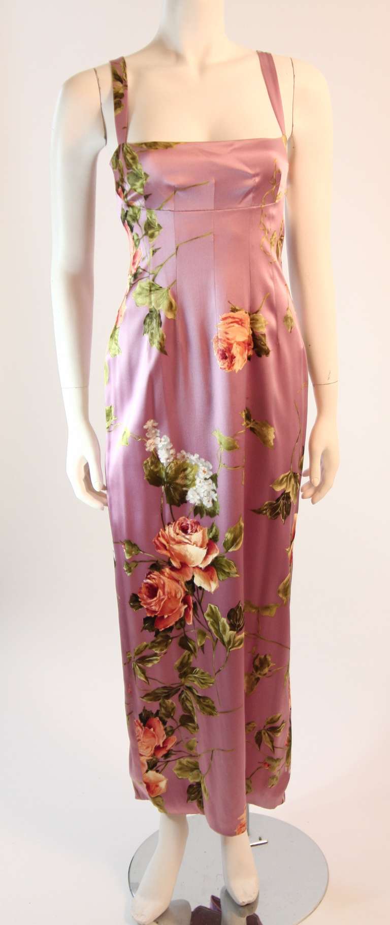 This is a stunnig Dolce and Gabbana gown. The wonderful stretch silk is a fantastic lilac hue with a beautiful floral pattern. The perfect dress for Spring, Summer, or Autumn.

Measures (approximate)
Size 44
Length: 55.5