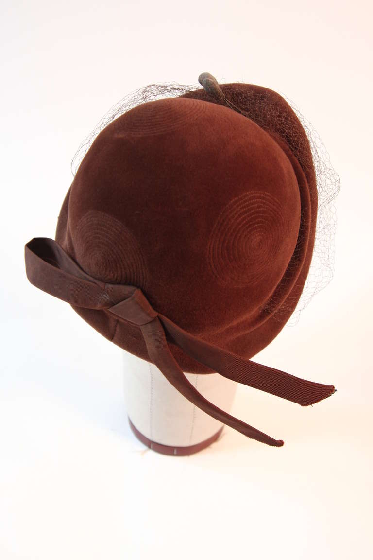 Jacques Fath Fur felt cloche with circular stitched design and bow detail 4