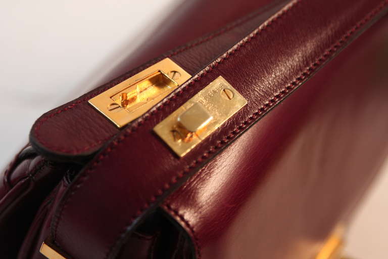 Women's Fontana Roma Burgundy Leather Multi-Compartment Purse Adjustable Strap