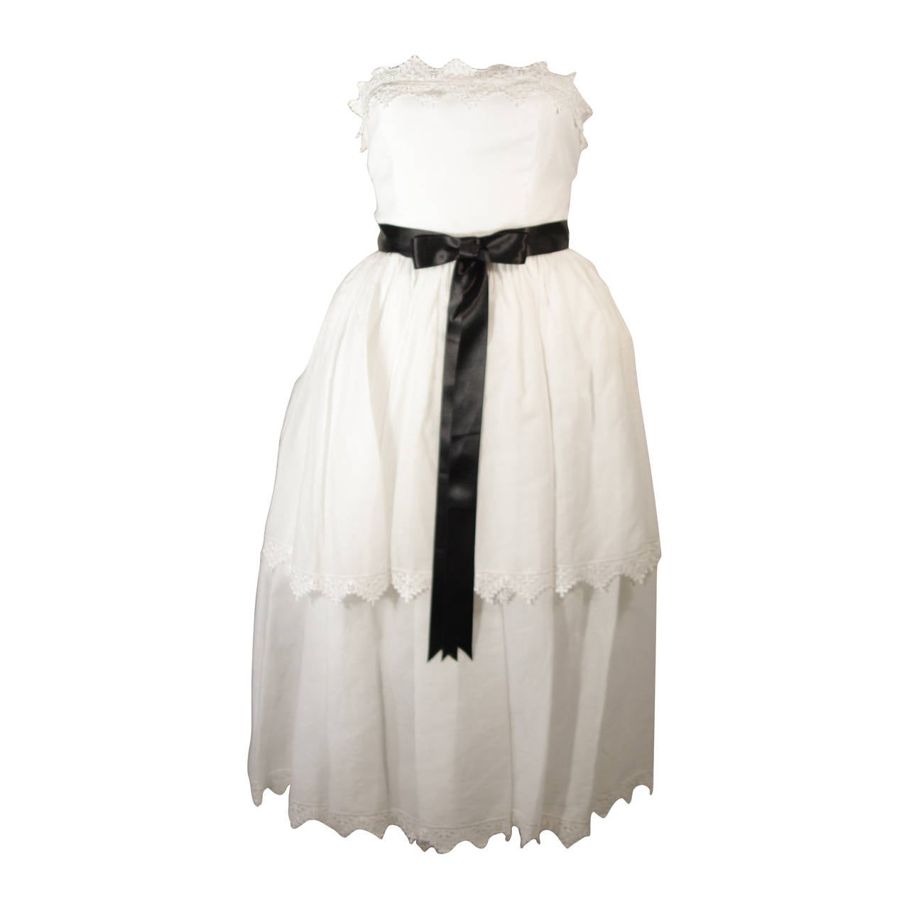 Albert Capraro White Cotton Tiered Dress with Scalloped Lace Edges Size 6 For Sale