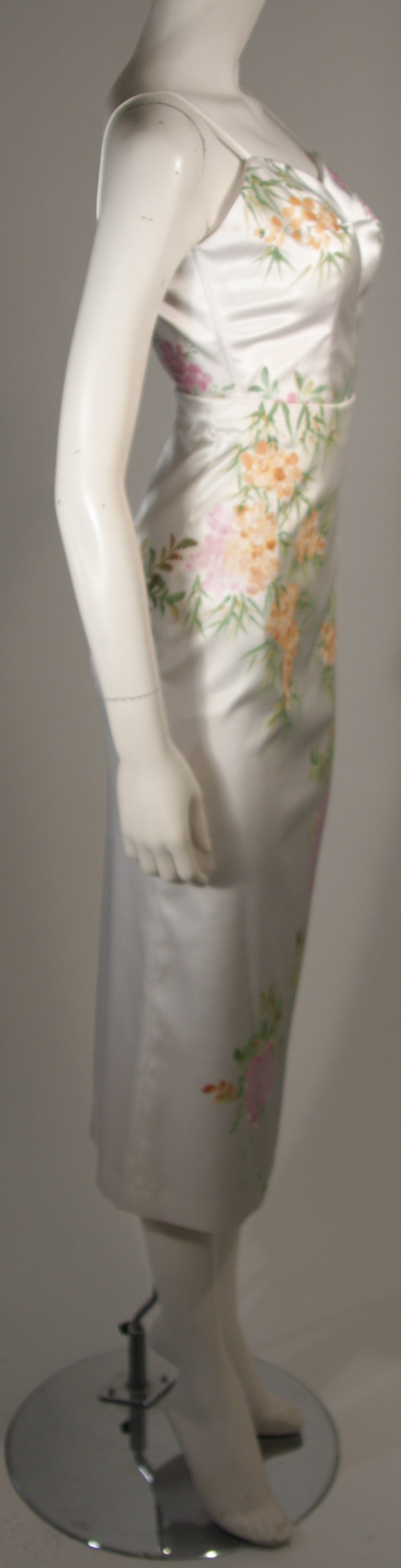 Mandalay White Stretch Silk Skirt Ensemble w. Painted floral design Sz Small In Excellent Condition For Sale In Los Angeles, CA