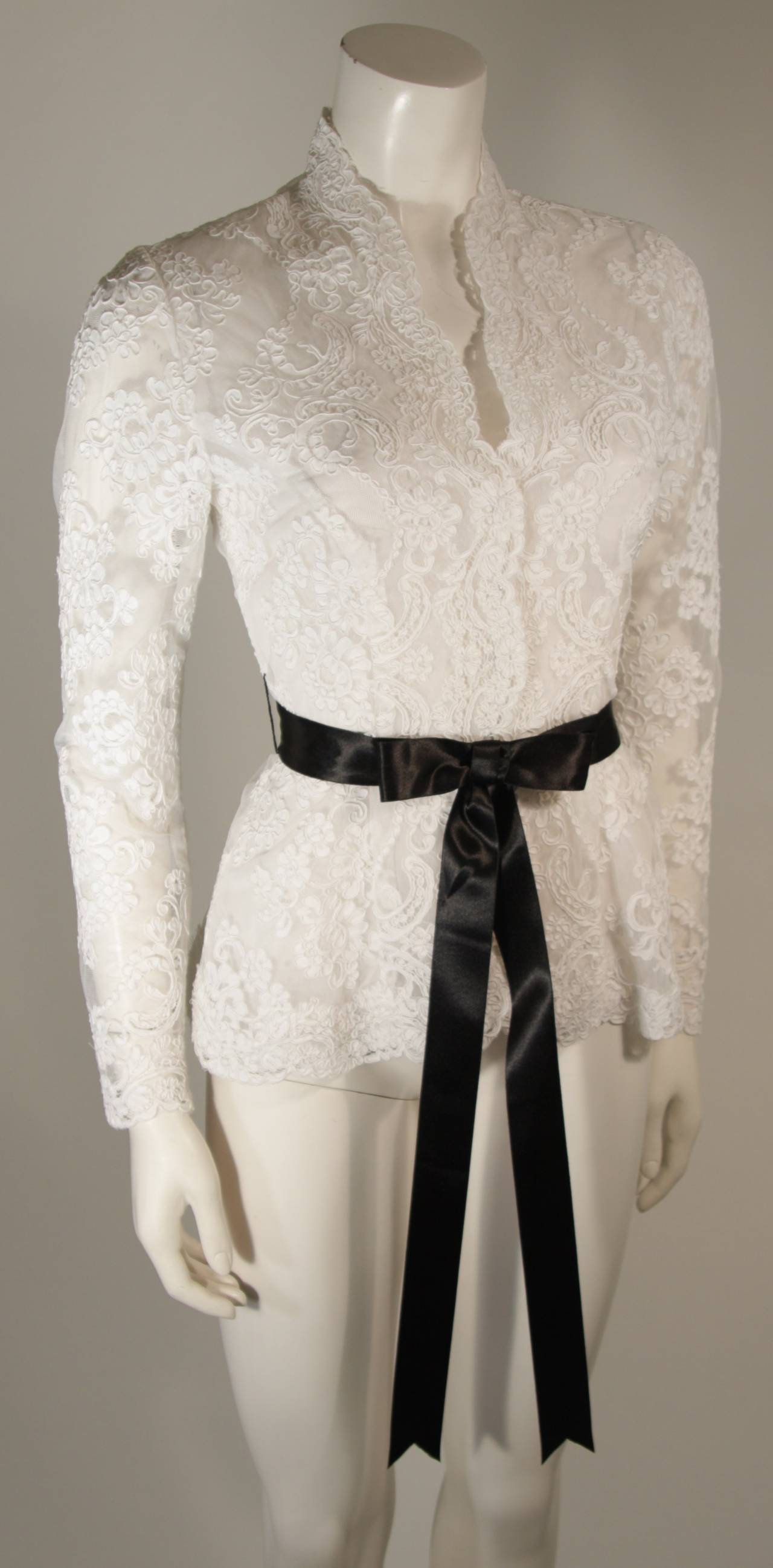 This Victor Costa blouse is composed of a striking white lace and features scalloped edges. There are center front snap closures. In excellent condition. 

**Please cross-reference measurements for personal accuracy. The size listed in the