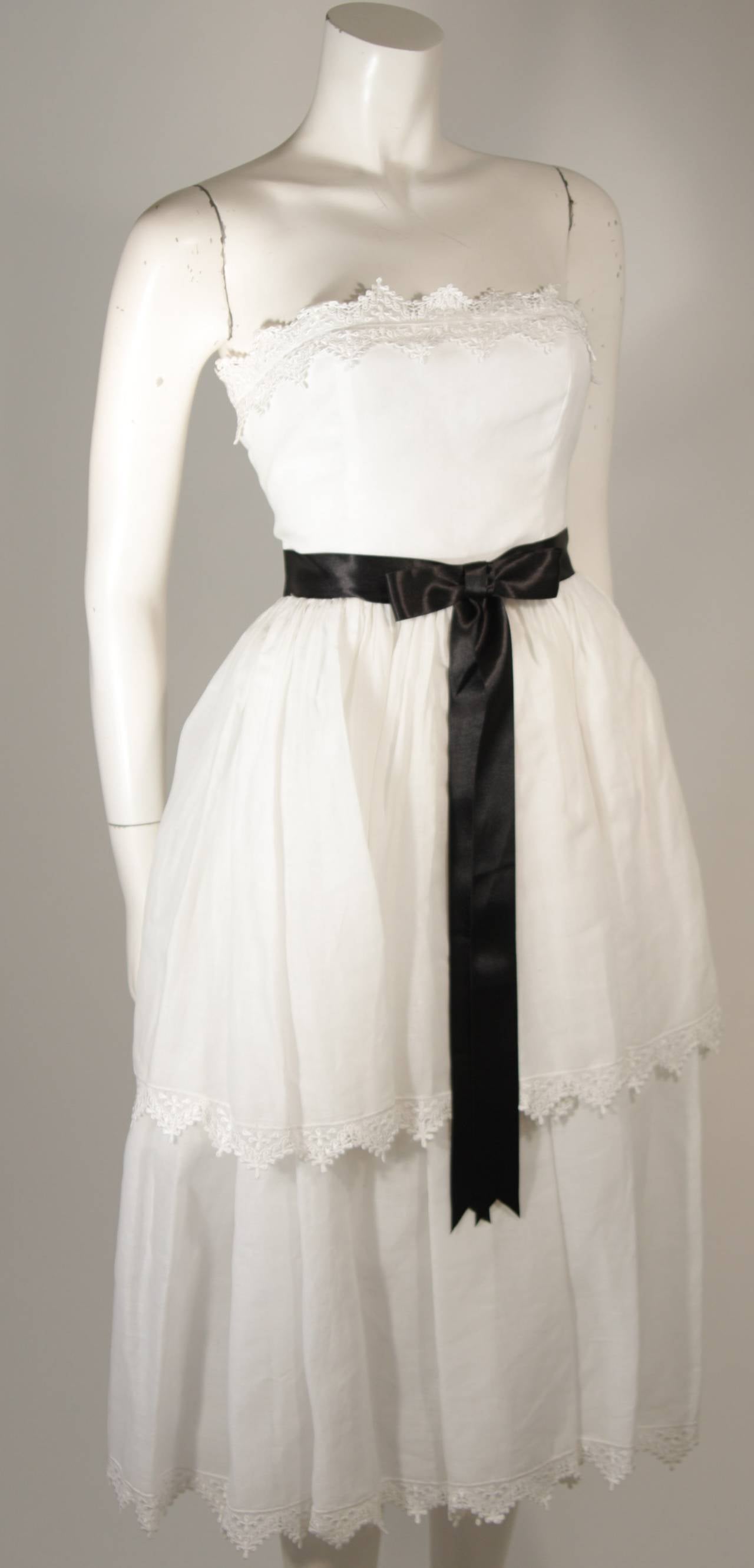 Gray Albert Capraro White Cotton Tiered Dress with Scalloped Lace Edges Size 6 For Sale