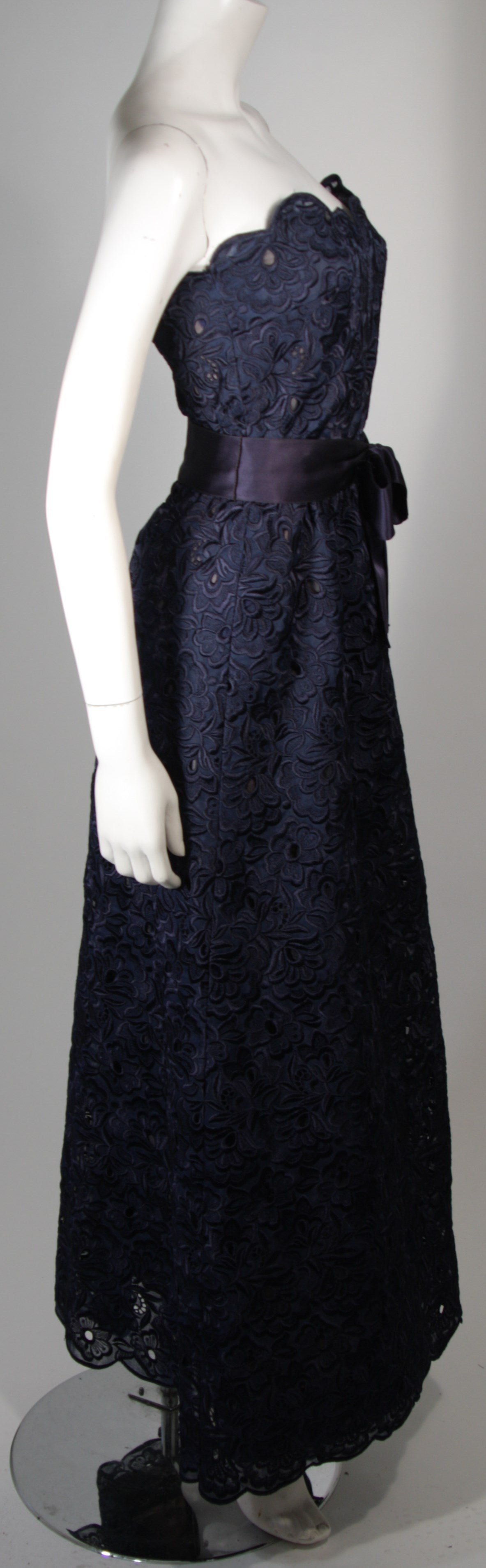 SCAASI Navy Floral Lace Evening Gown with Satin Waist Belt Size 2 For Sale 1