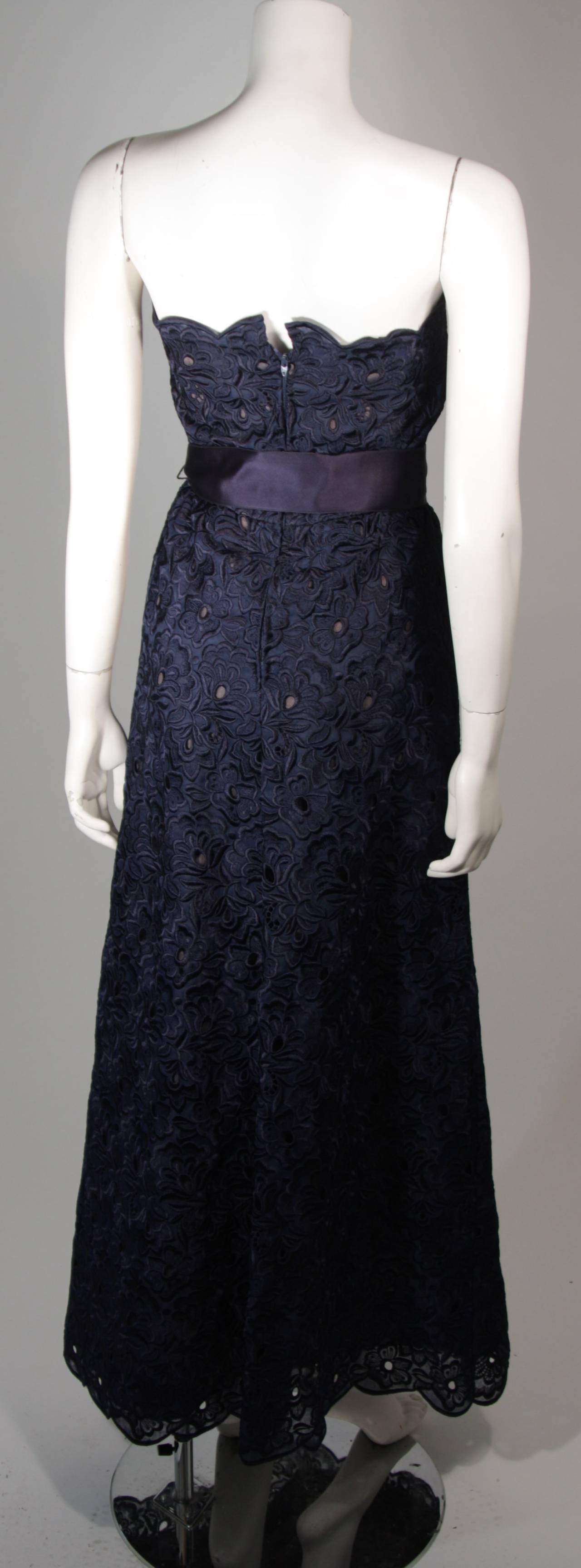 SCAASI Navy Floral Lace Evening Gown with Satin Waist Belt Size 2 For Sale 2