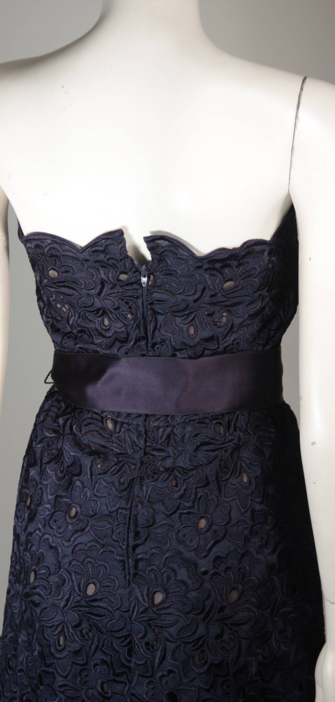 SCAASI Navy Floral Lace Evening Gown with Satin Waist Belt Size 2 For Sale 3