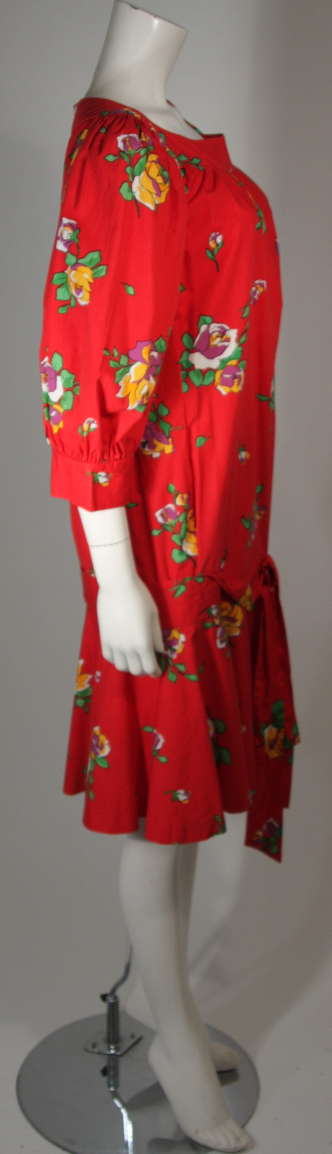 Yves Saint Laurent Red Cotton Drop Waist Dress with Floral Motif Size 36 For Sale 2