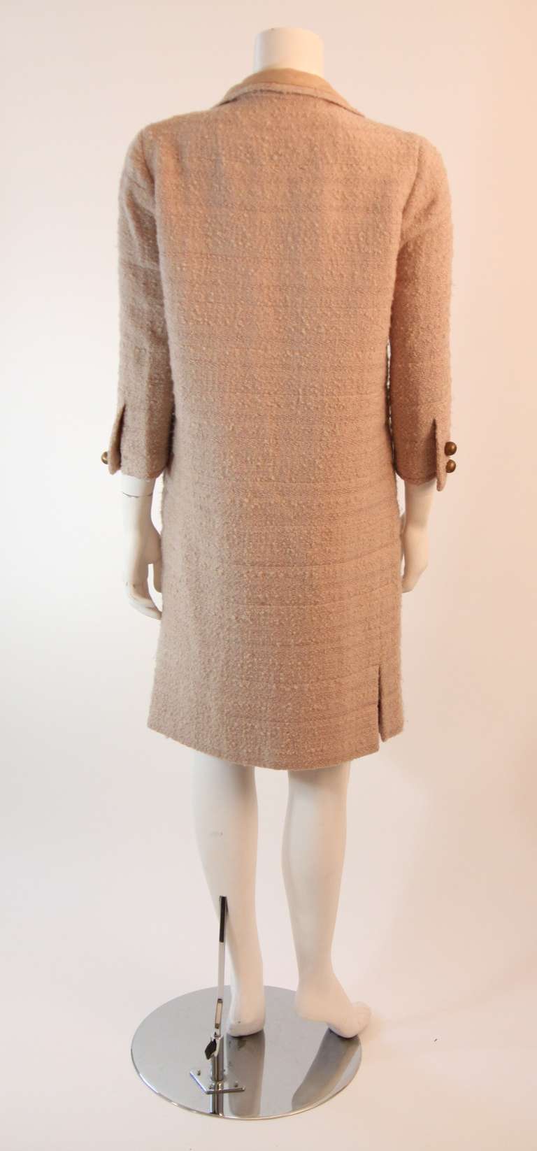  Costume en tweed bouclé crème 3 pièces Chanel Haute Couture des années 1960 en vente 2