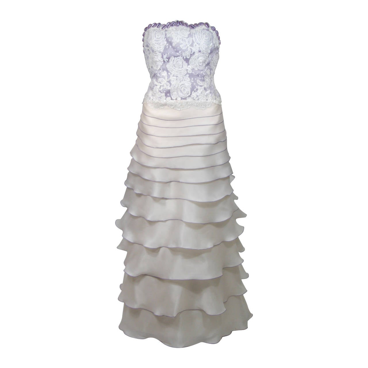 Rutina Wesleys lavendelfarbenes und cremefarbenes Paul Campbell Couture Hochzeitskleid um 2005 im Angebot