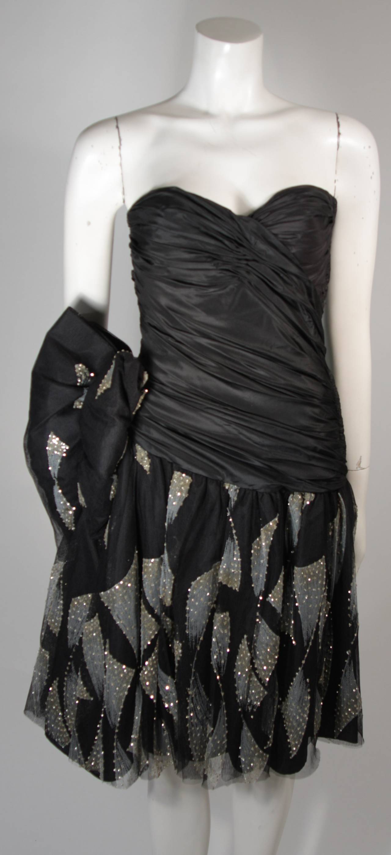 Vicky Tiel Black Cocktail Dress with Metallic Accents Size Small In Excellent Condition In Los Angeles, CA