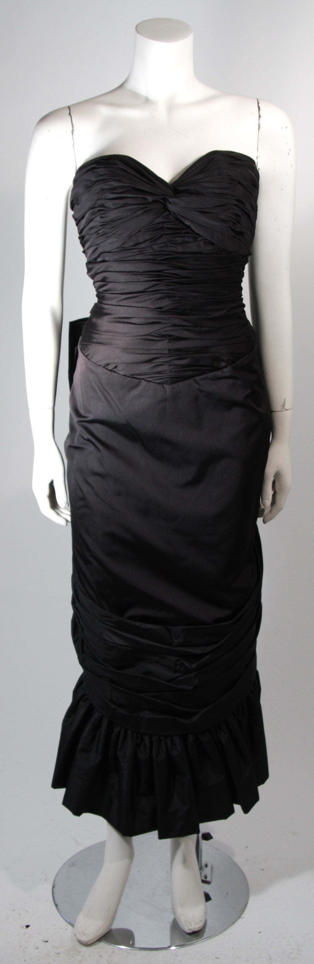 Vicky Tiel Black Silk Sweetheart Neckline Gown and Large Bow Size Small