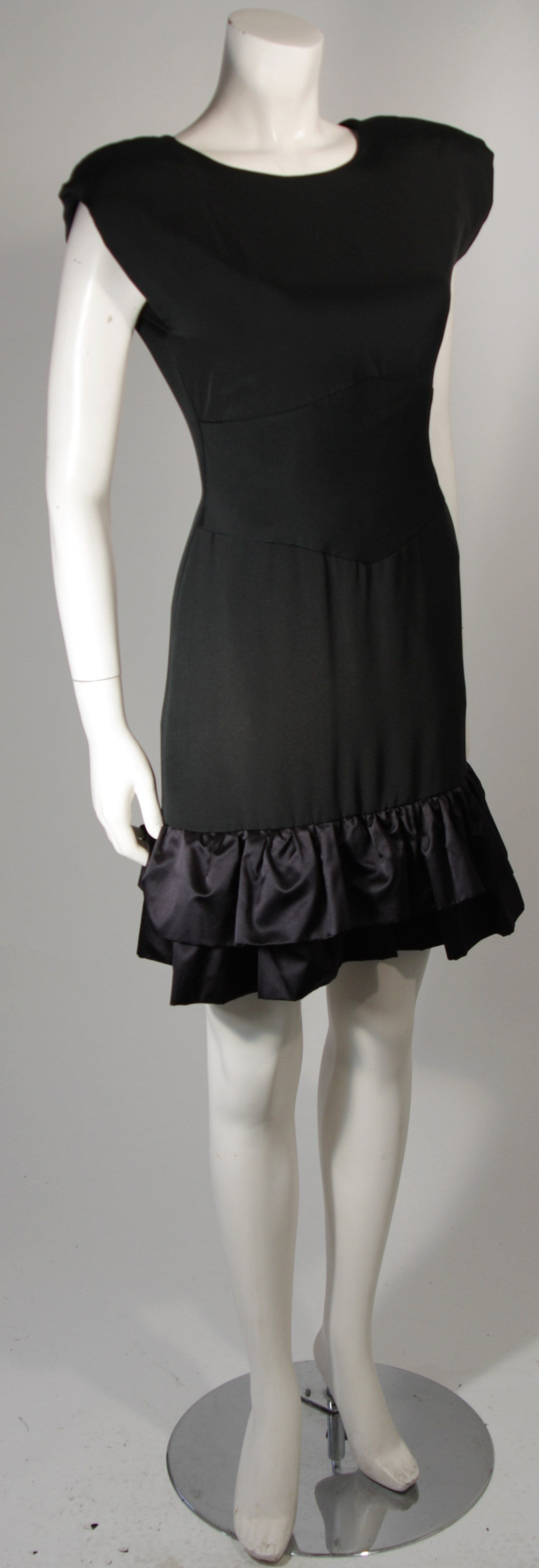 Vicky Tiel Black Silk Cocktail Dress with Criss Cross Back Size Small In Excellent Condition In Los Angeles, CA
