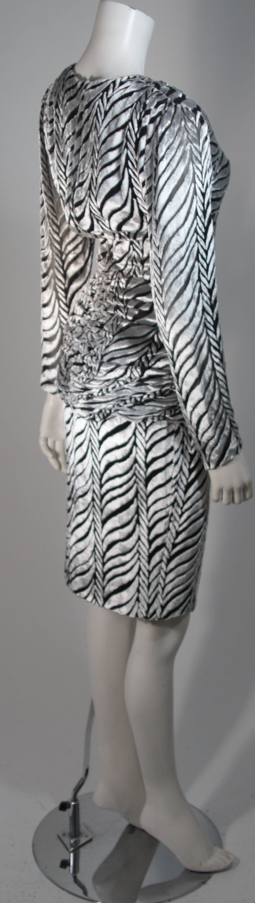 Vicky Tiel Black and Silver Burnout Striped Velvet Cocktail Dress Size Small 1