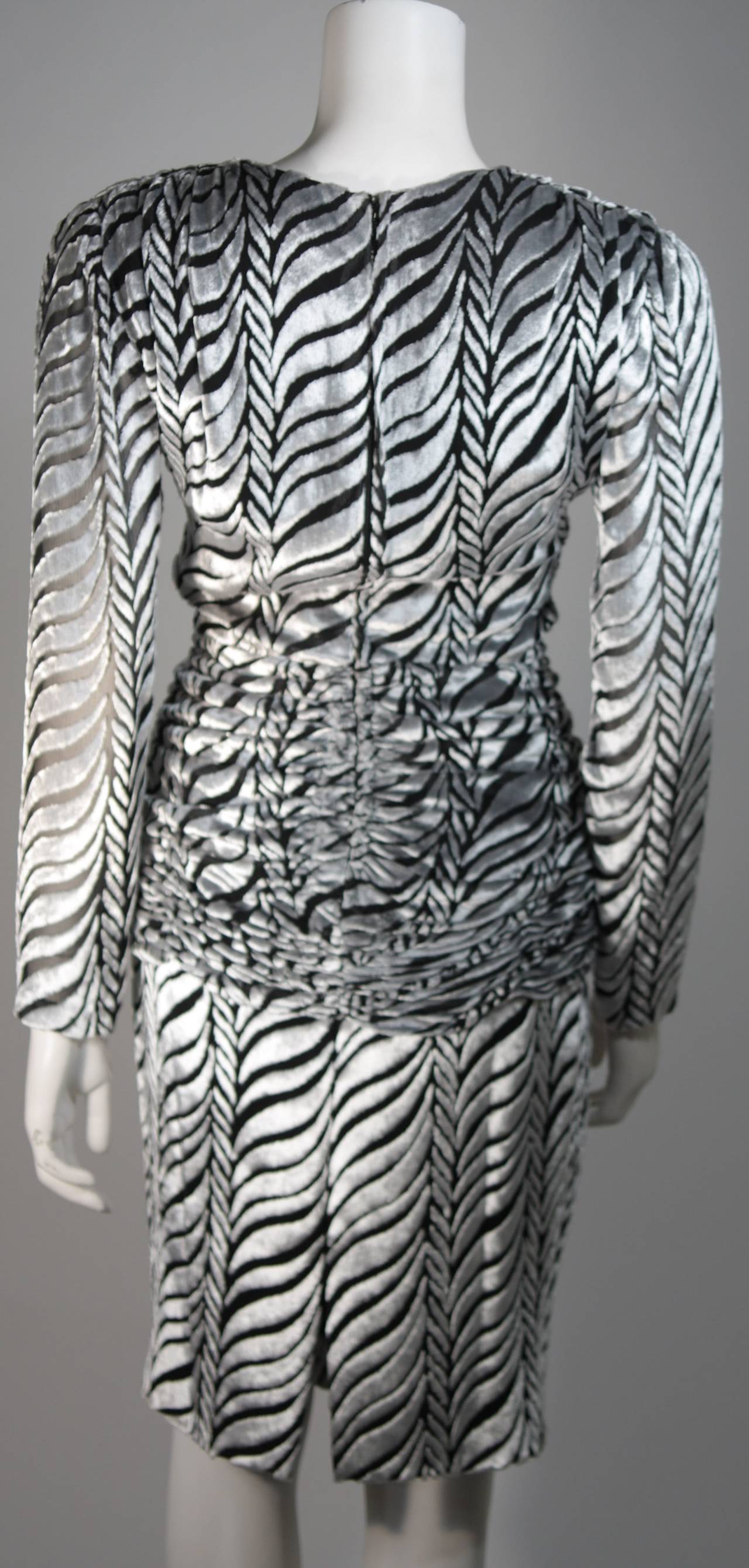 Vicky Tiel Black and Silver Burnout Striped Velvet Cocktail Dress Size Small 4