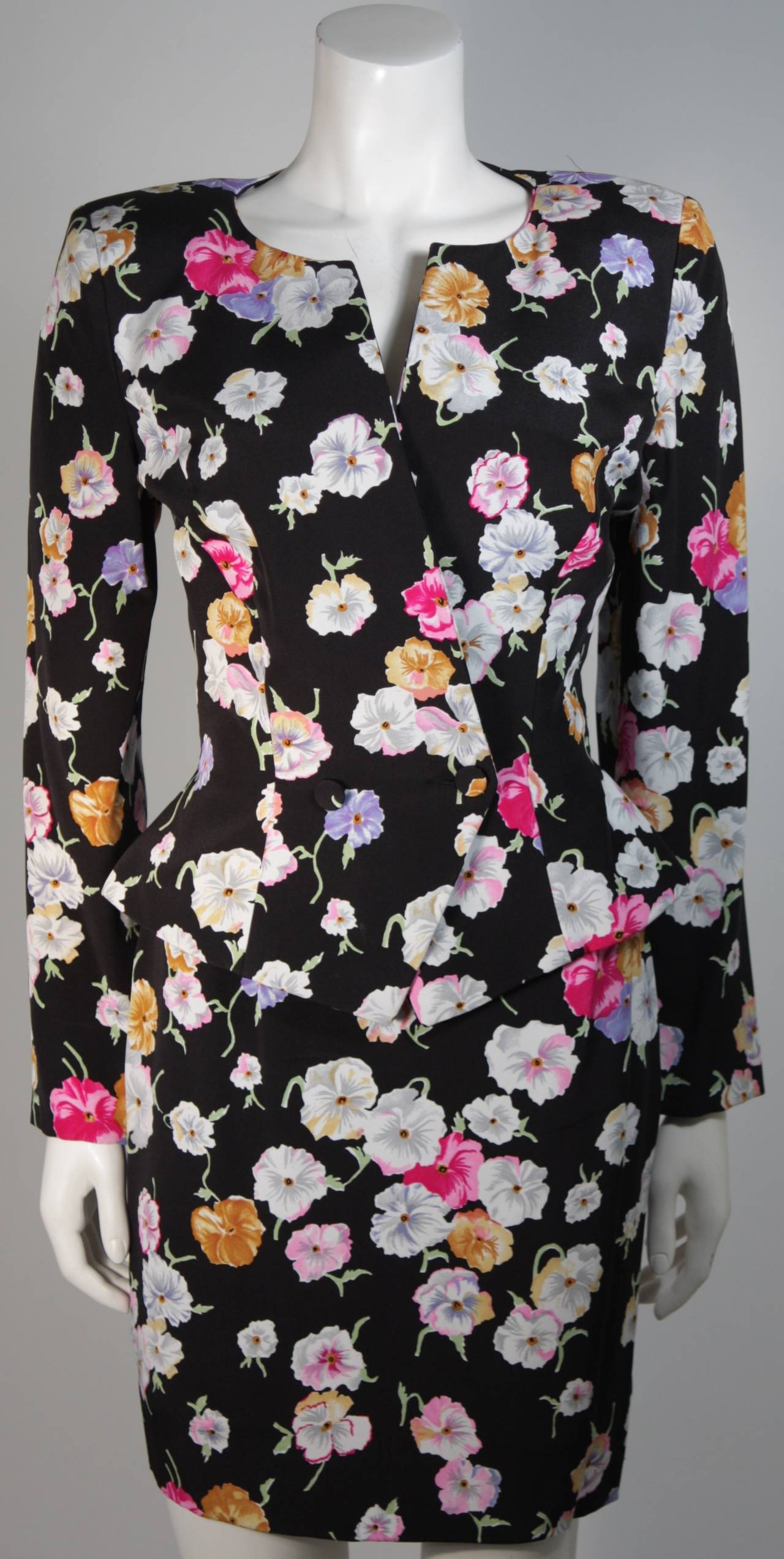 Vicky Tiel Black Floral Print Skrt Suit with Lace Panel Size Small In Excellent Condition In Los Angeles, CA