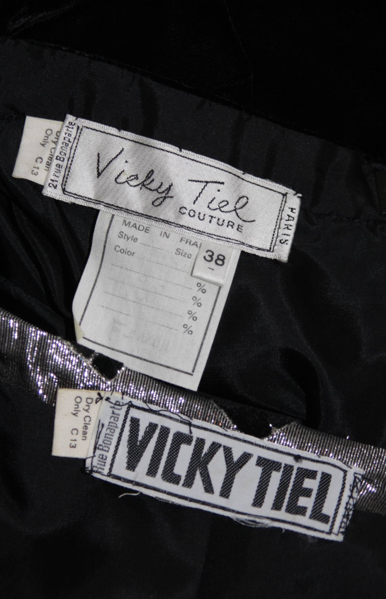 Vicky Tiel Silver Silk and Black Velvet Accent Skirt Suit Size 38 6