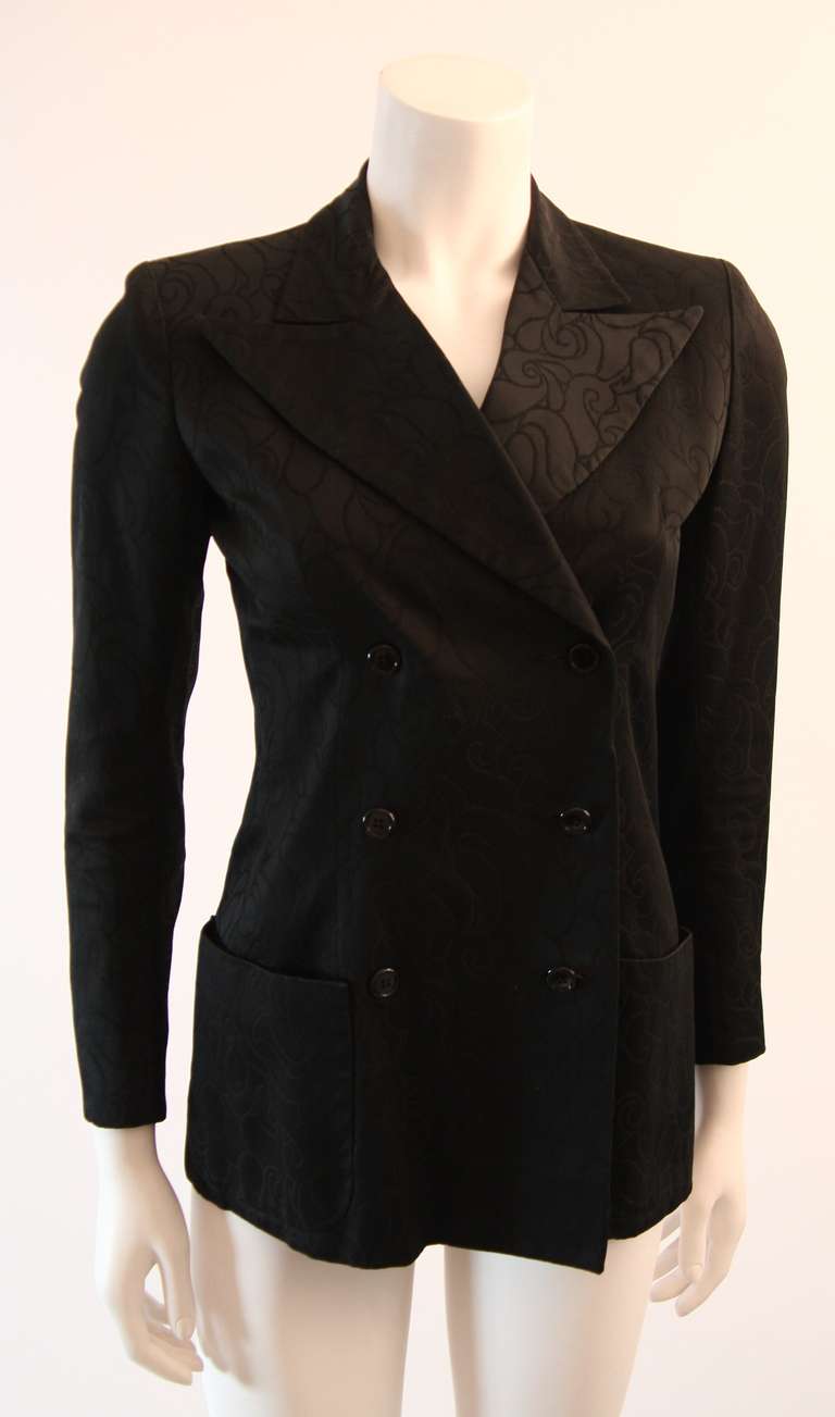 This Yves Saint Laurent jacket is double breasted style with a patterned black silk. Made in France. 

Measures (Approximately)
Size 38
Length: 28