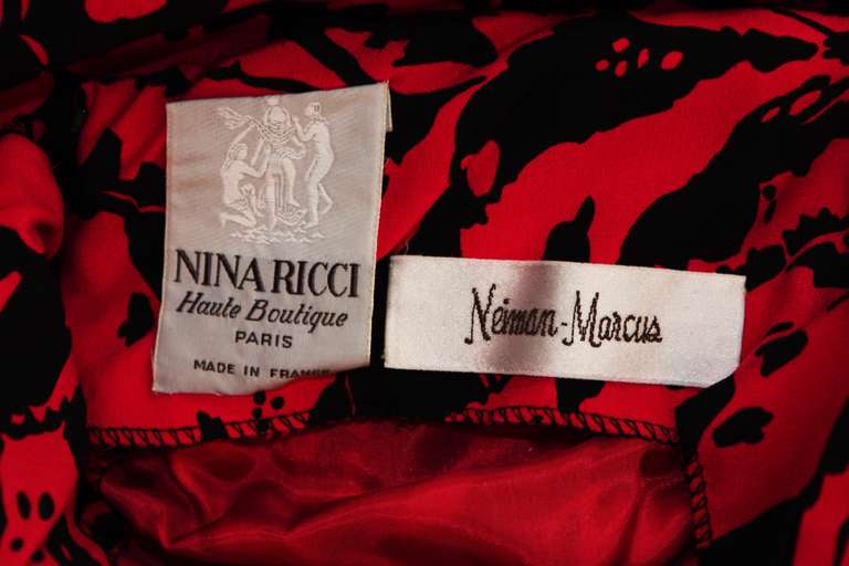 Stunning Nina RIcci Black and Red Open Back Abstract Silk Gown size 4 For Sale 5