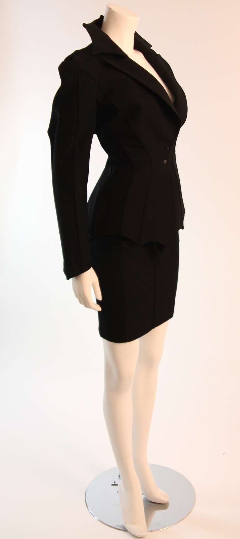 Thierry Mugler Black Wool Wicked Pointed Web Collar Suit Size 42 In Excellent Condition In Los Angeles, CA