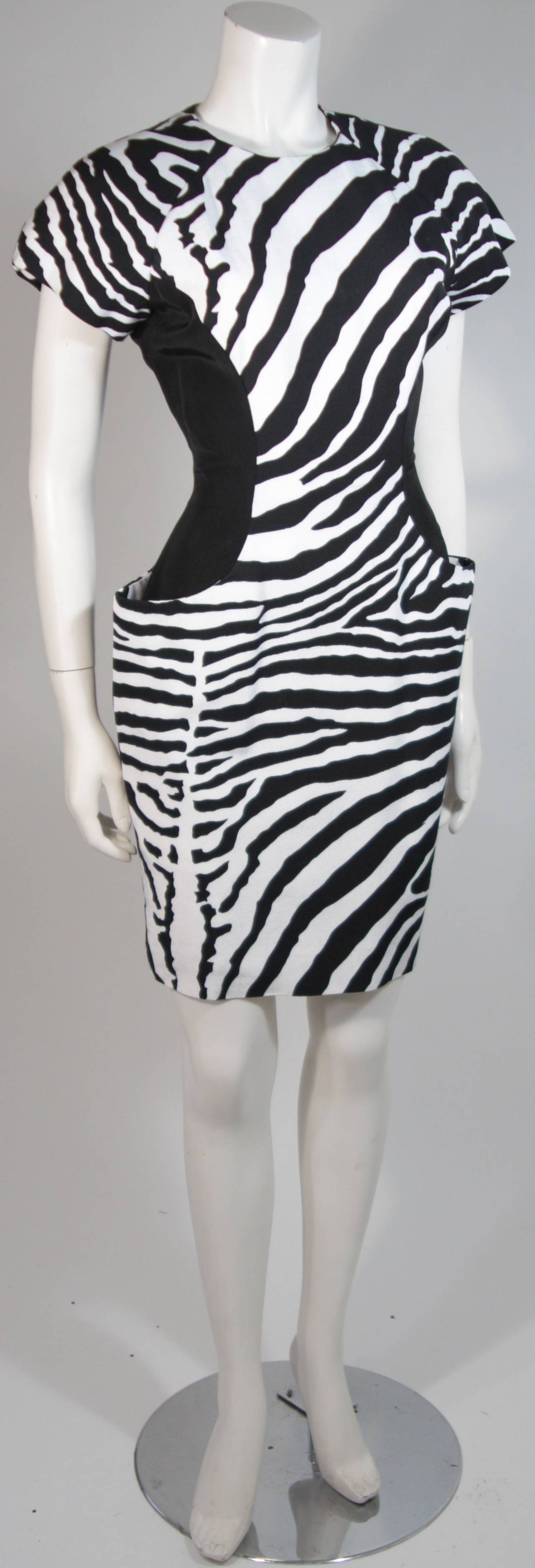 Women's Vicky Tiel Black and White Zebra Patterned Cocktail Dress Size Small