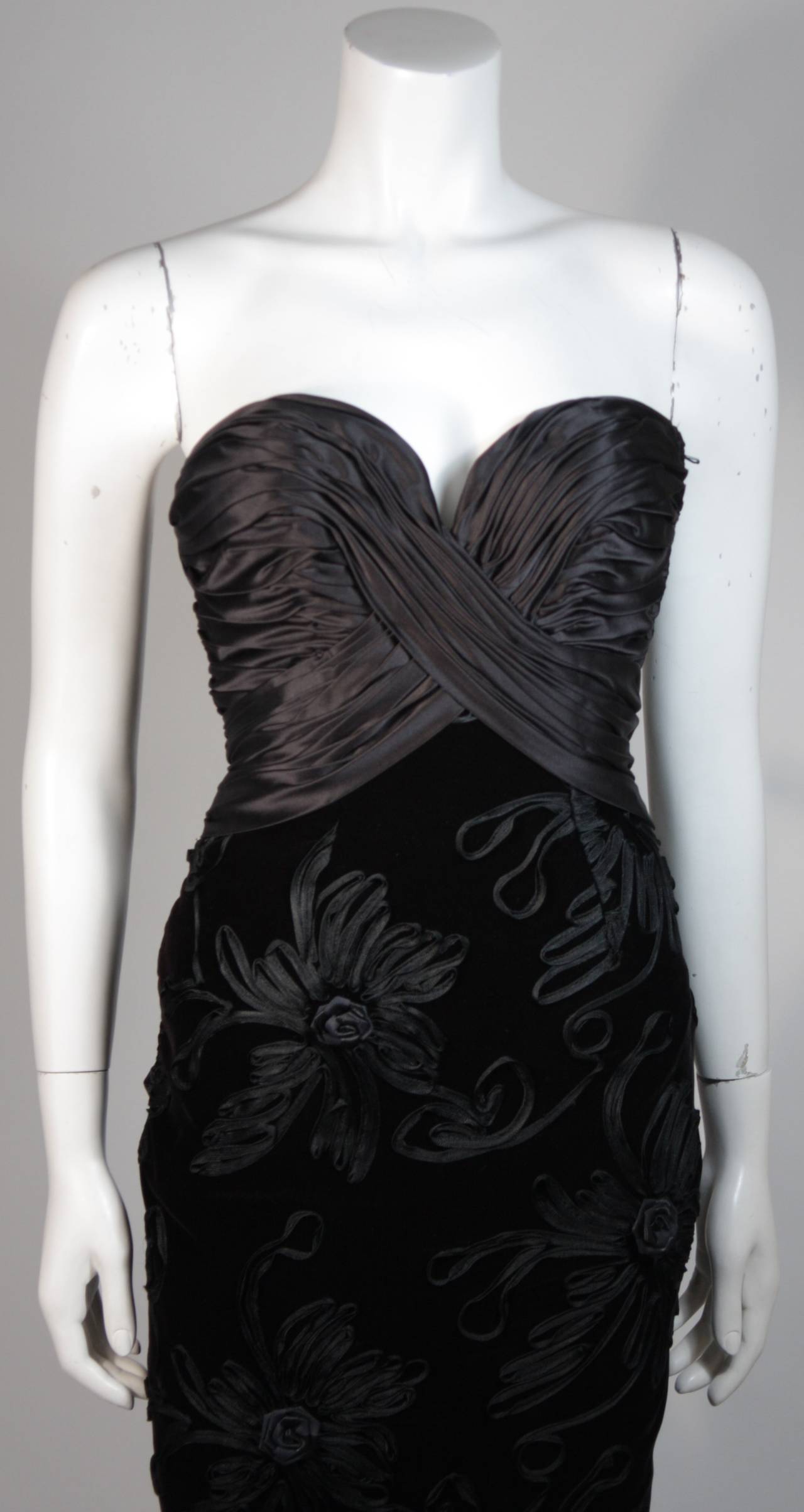 Vicky Tiel Black Gathered Gown with Velvet Skirt & Applique Size Small In Excellent Condition In Los Angeles, CA