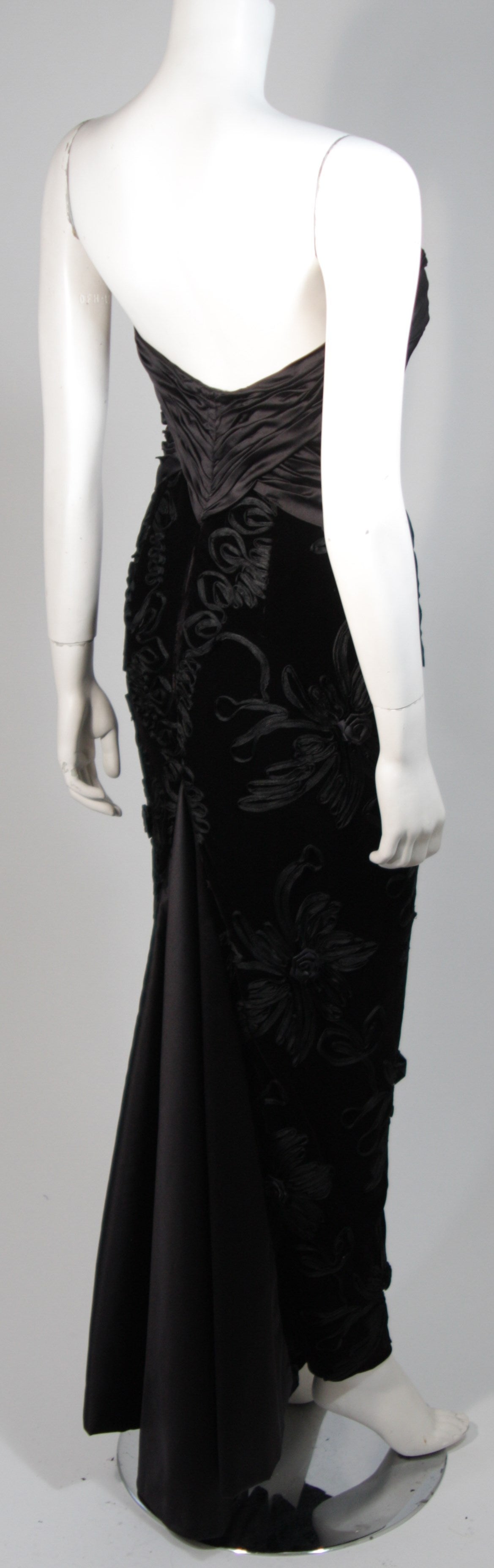 Vicky Tiel Black Gathered Gown with Velvet Skirt & Applique Size Small 4
