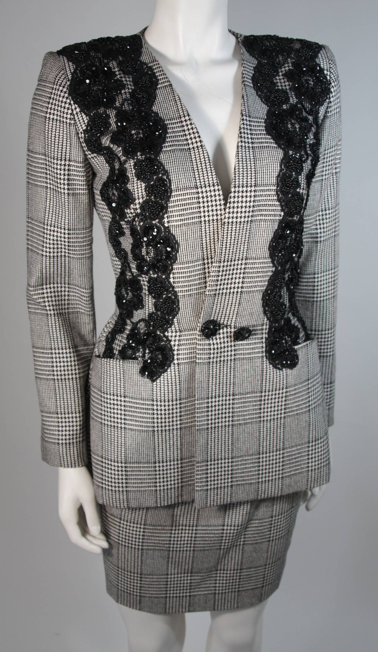 Vicky Tiel Black and White Houndstooth Print Skirt Suit With Lace Size 40 In Excellent Condition In Los Angeles, CA